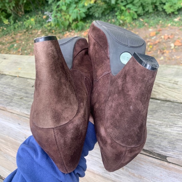 Me Too Brown Suede Wedged Ankle Booties Sz. 9 - Picture 8 of 11